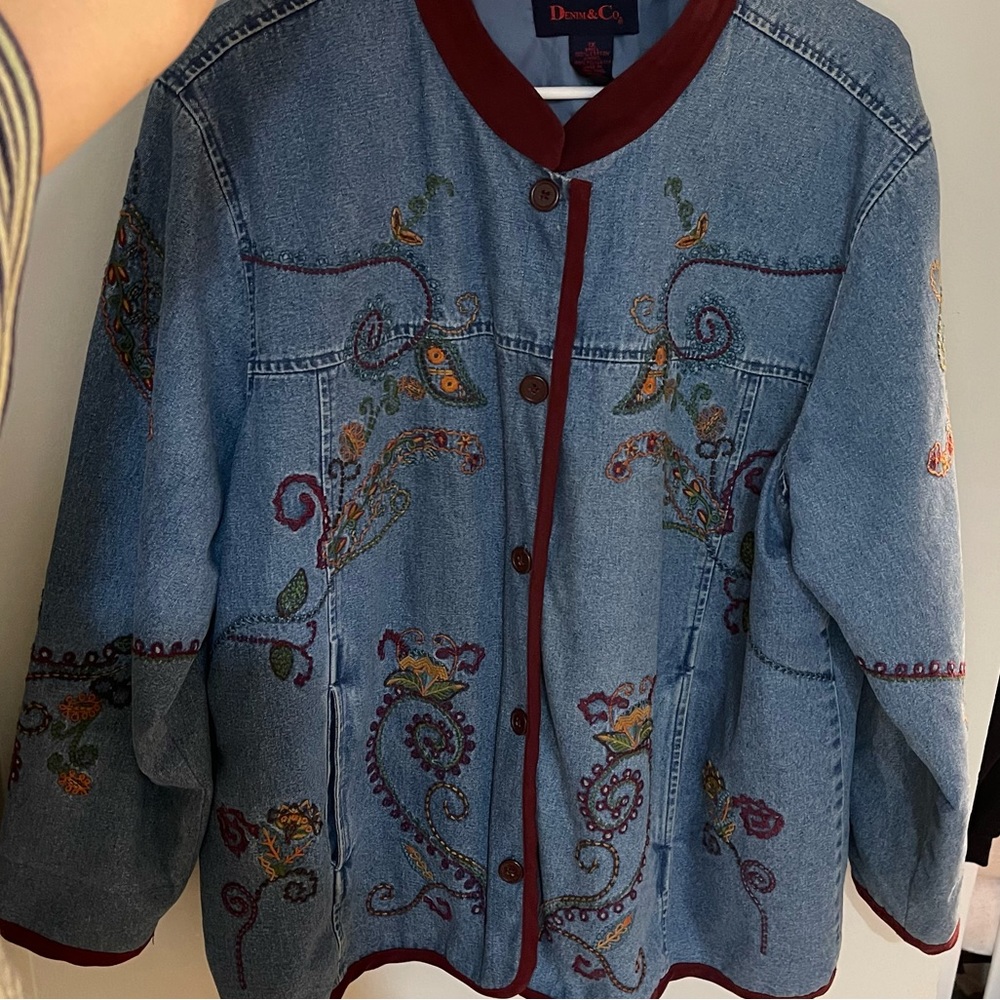 beautiful trendy vintage embroidered Denim & Co. jacket